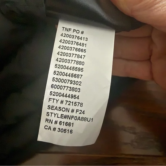 The North Face Women’s Terra Peak Quilted Puffer Jacket, size Medium, Black EUC - Picture 12 of 14